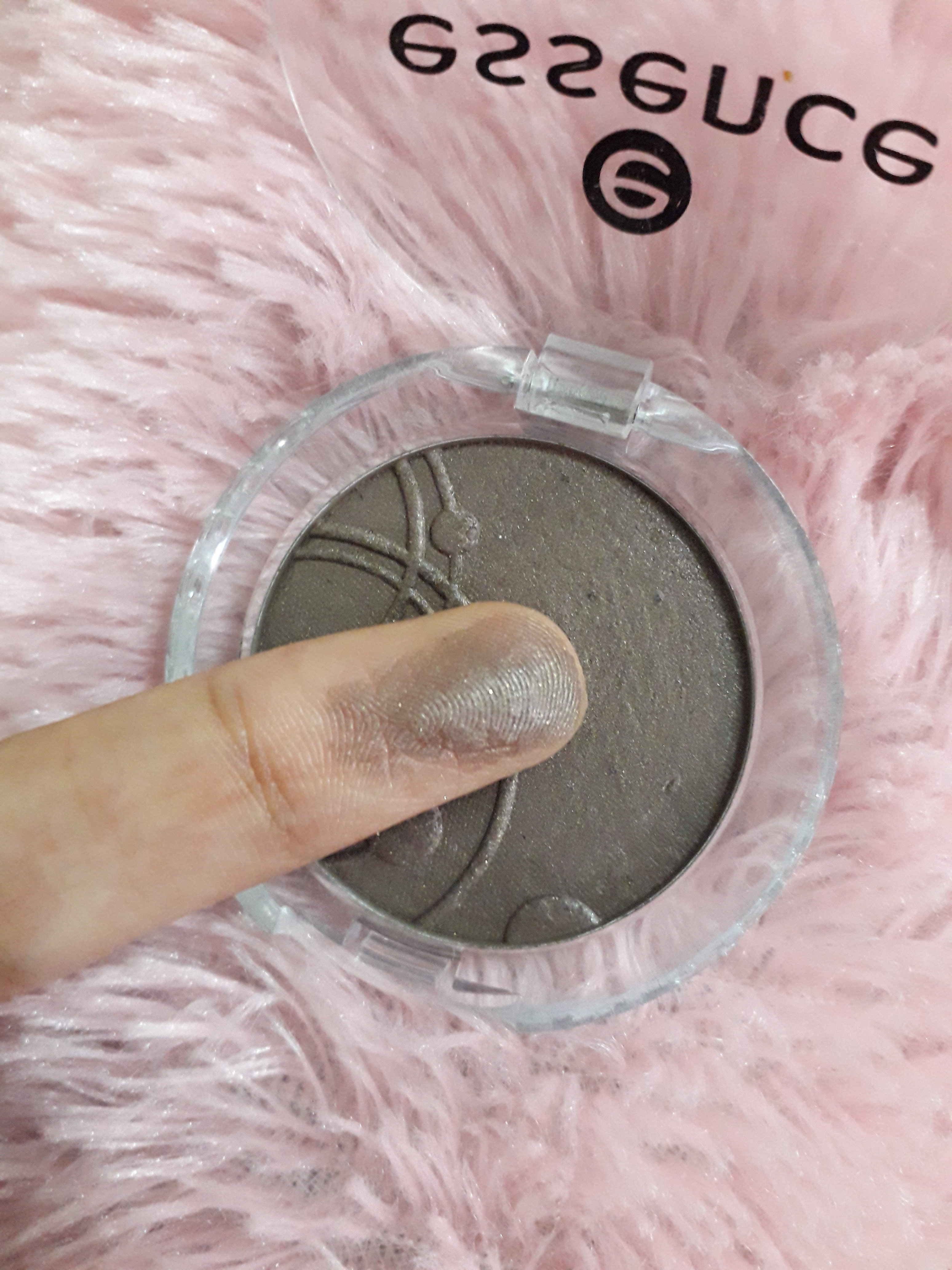 Essence mono eyeshadow get ready review