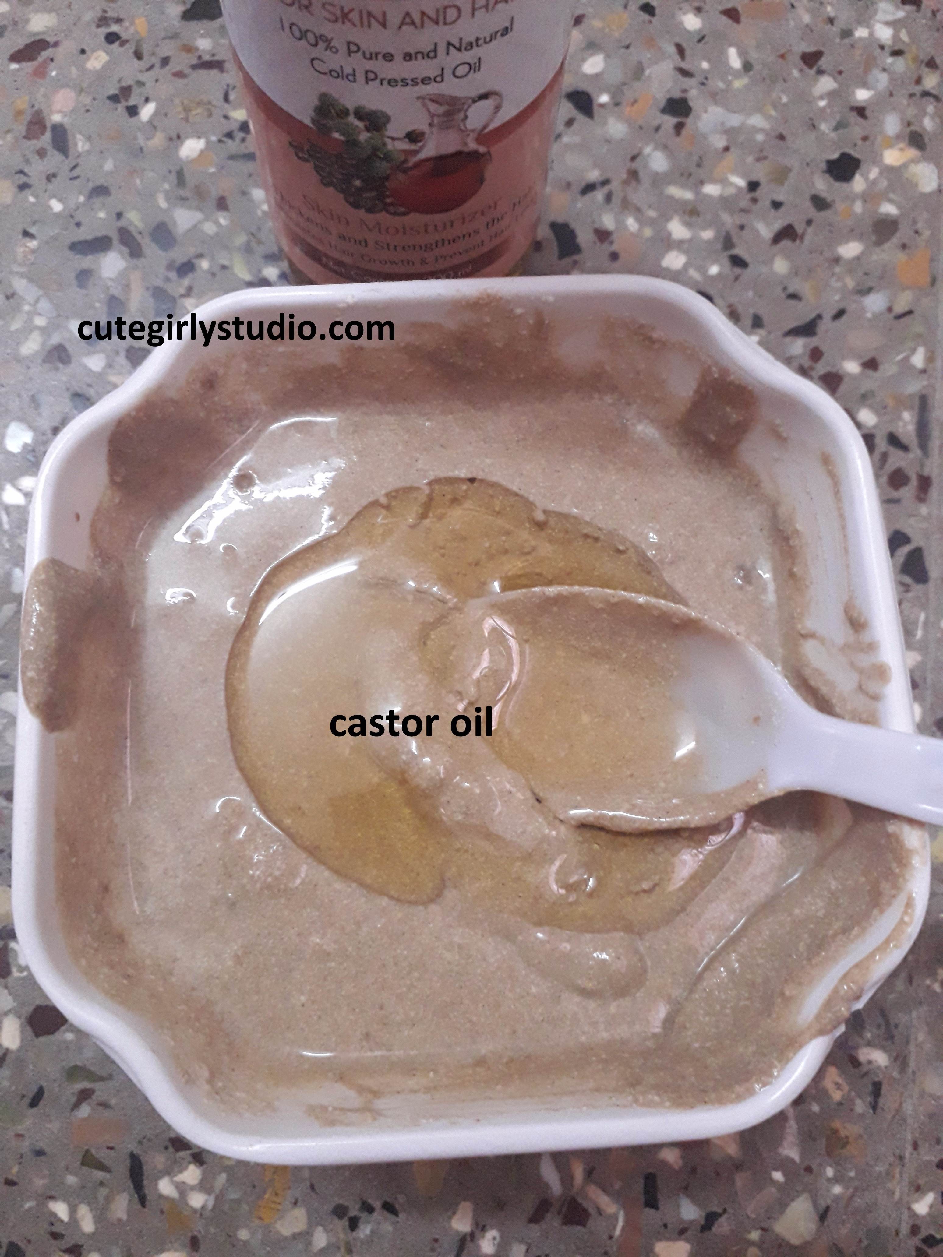 DIY strengthening and conditioning hair mask