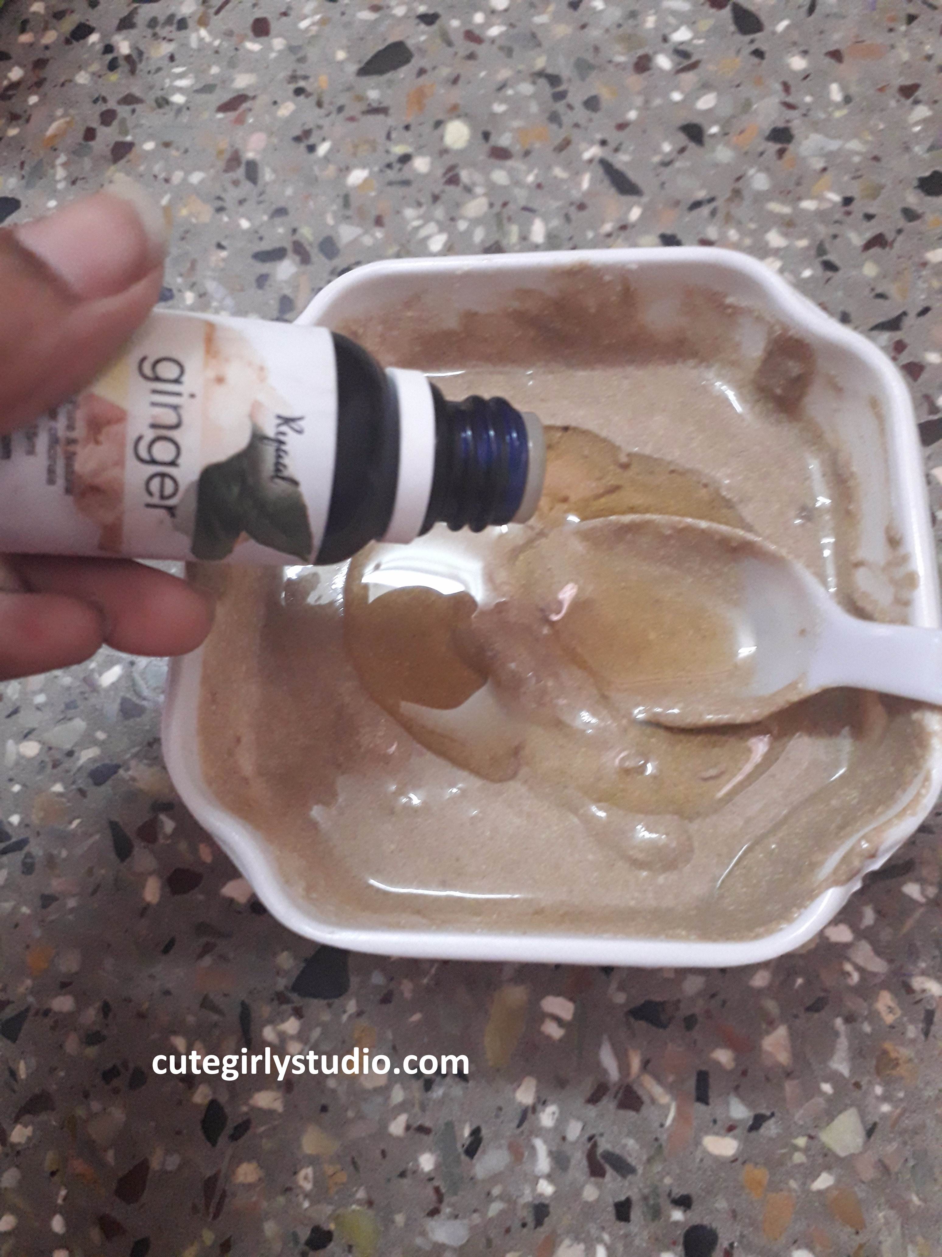 DIY strengthening and conditioning hair mask