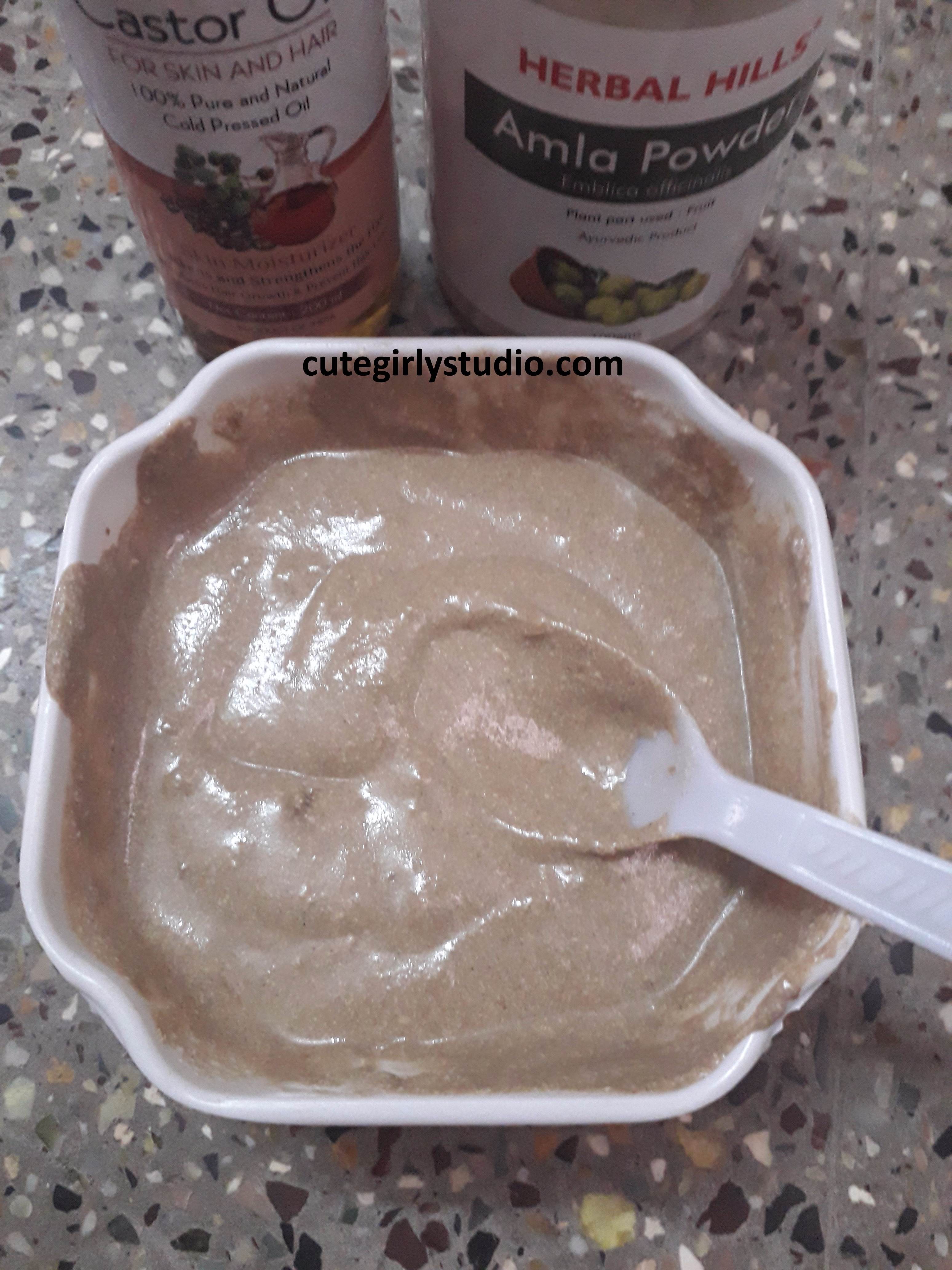 DIY strengthening and conditioning hair mask