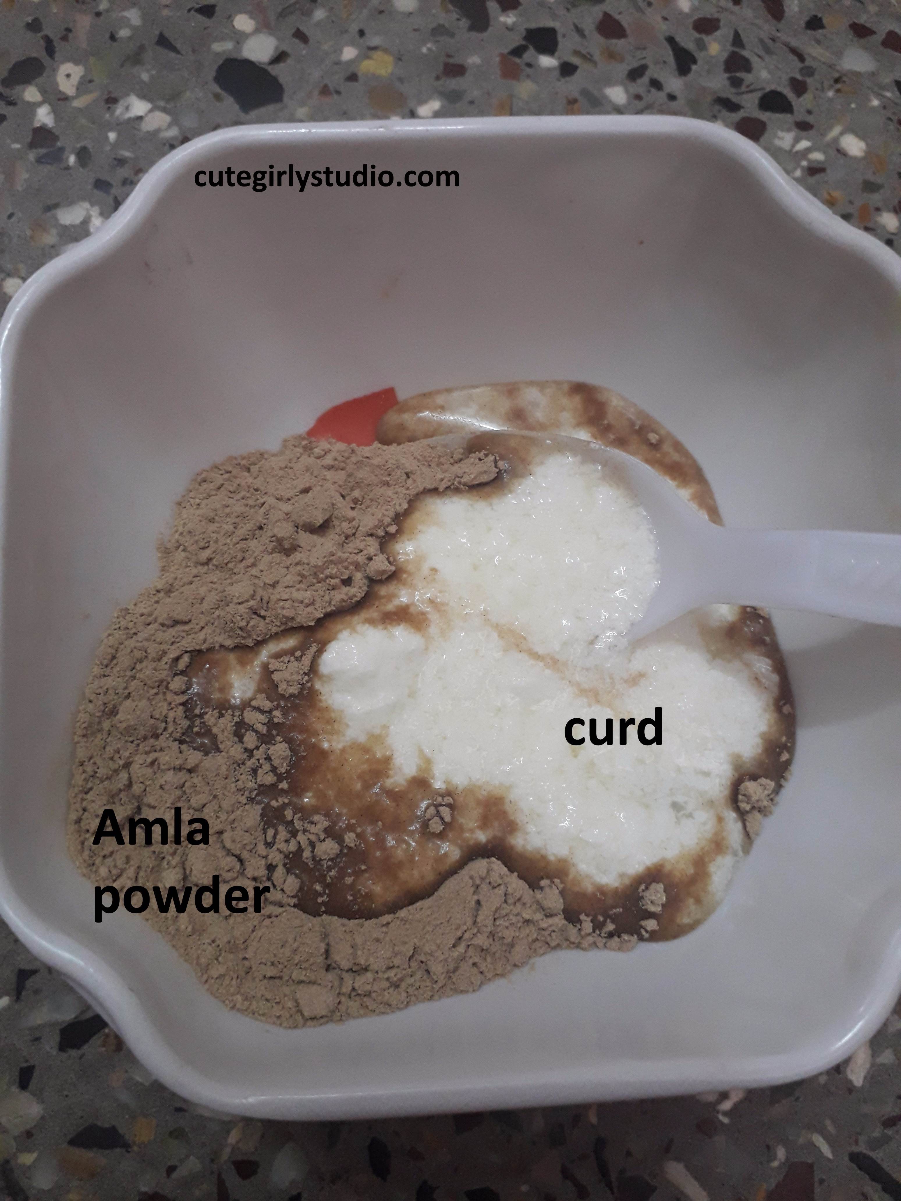 DIY strengthening and conditioning hair mask