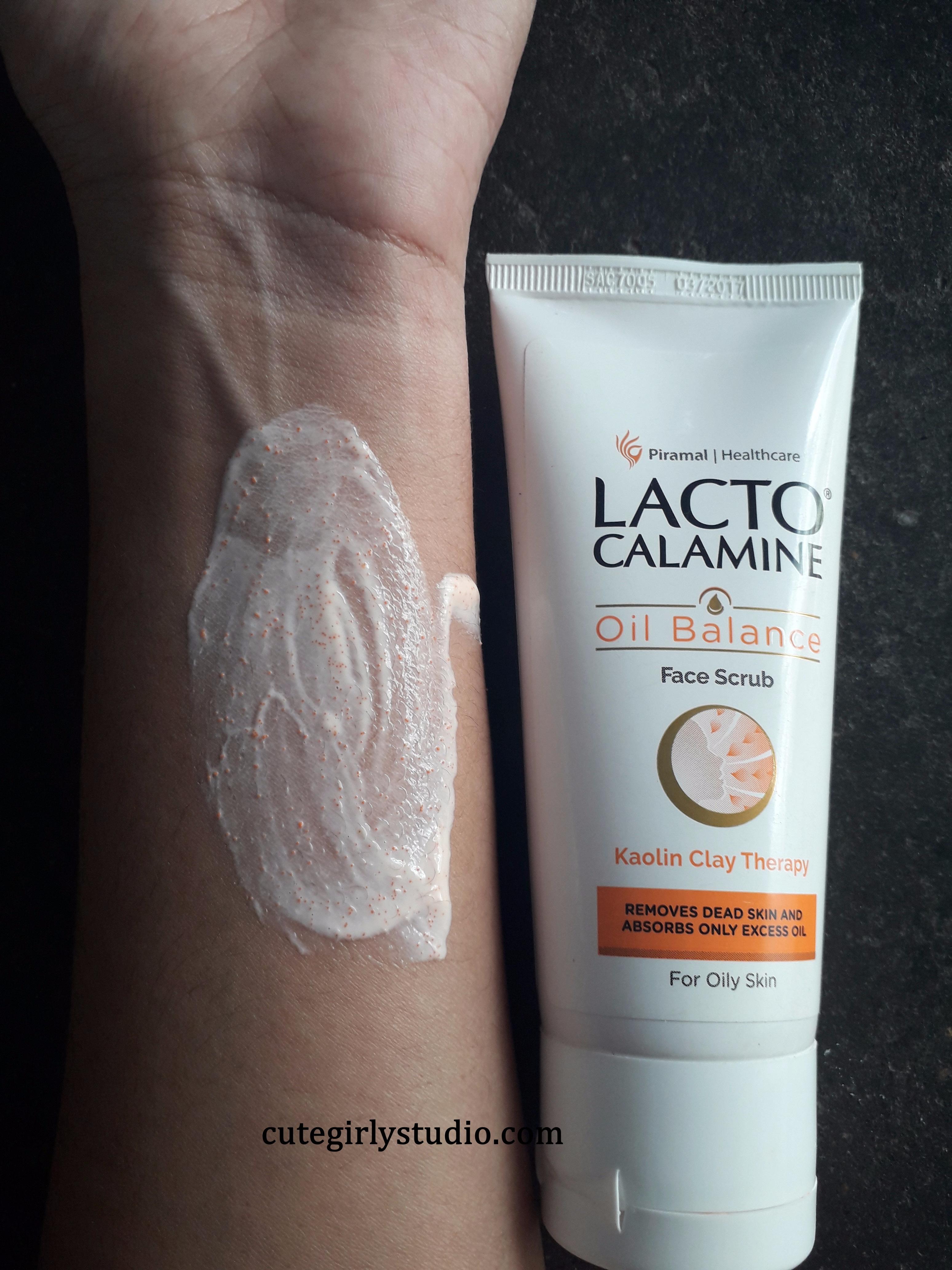 lacto calamine oil control face scrub swatch