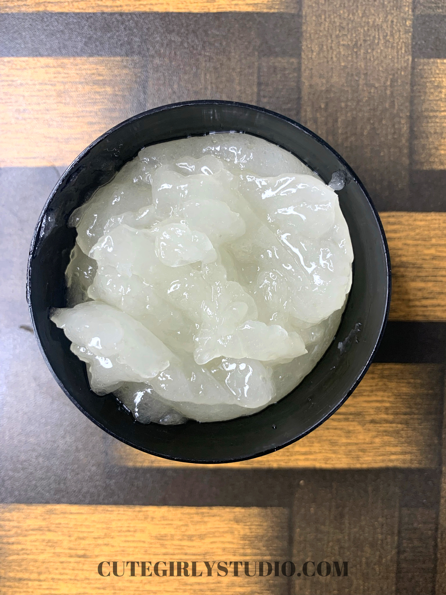 DIY Aloe vera moisturizer for oily skin