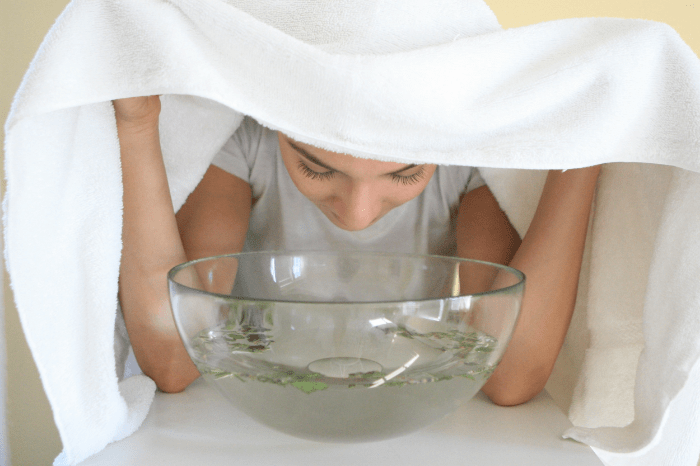 face steaming TO REMOVE BLACKHEADS